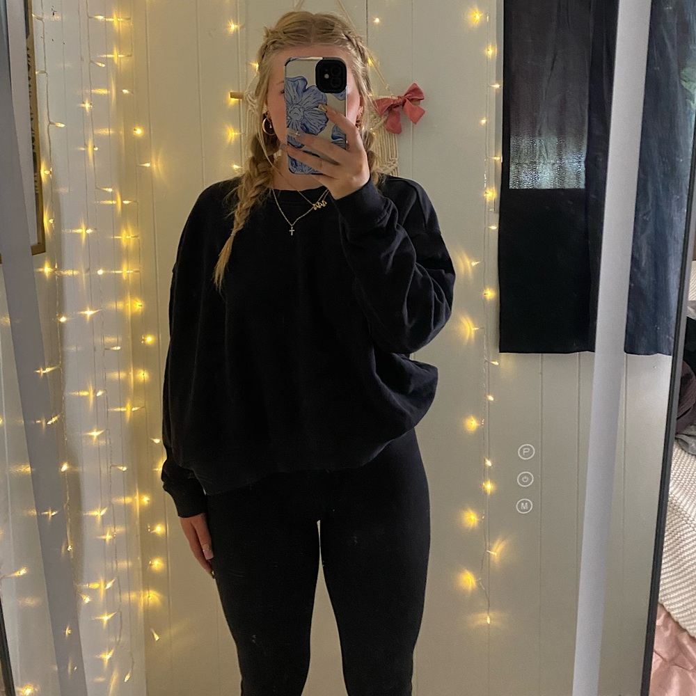 basic black crew neck!